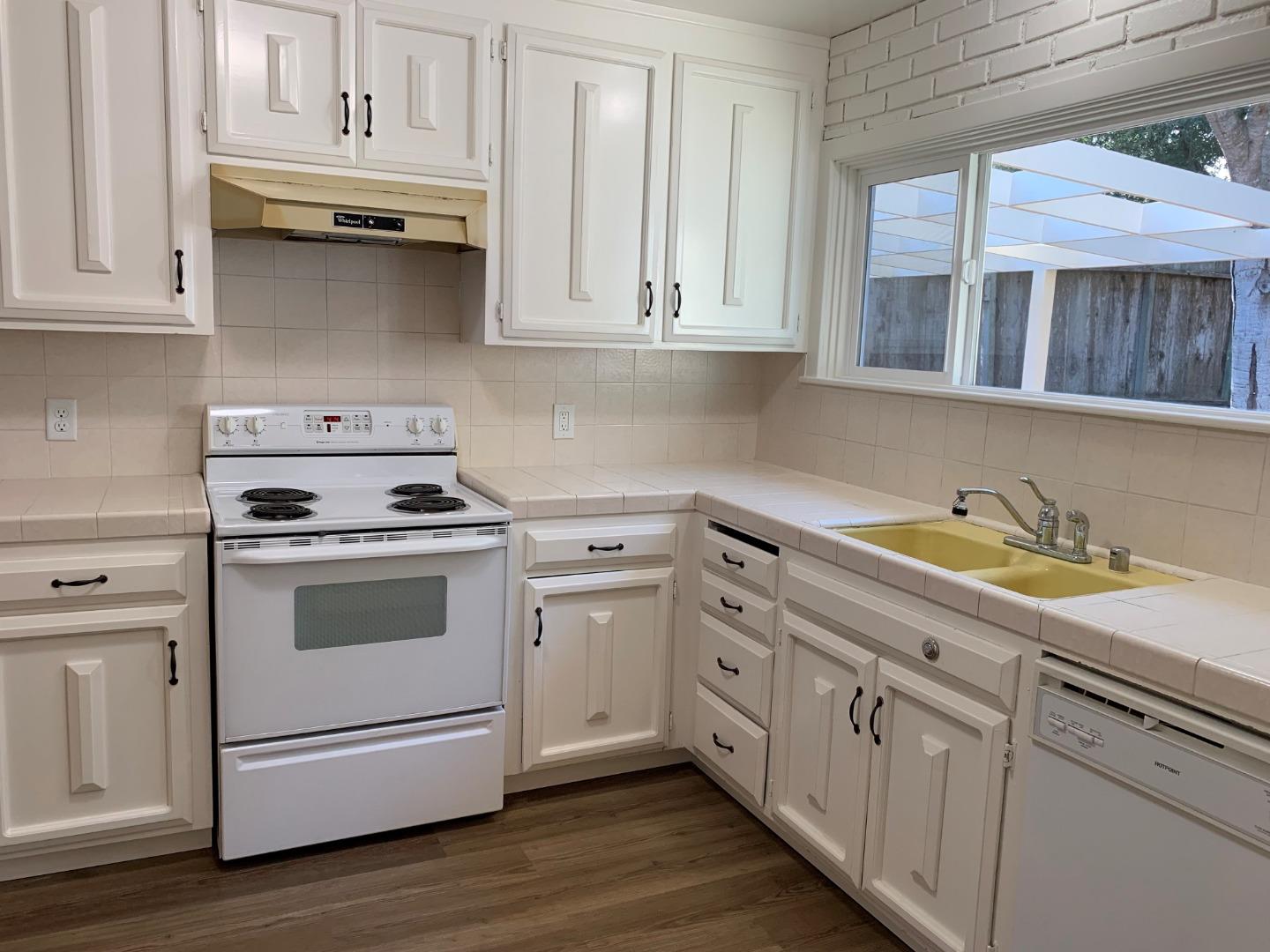 Detail Gallery Image 4 of 33 For 32 via Ventura, Monterey,  CA 93940 - – Beds | – Baths