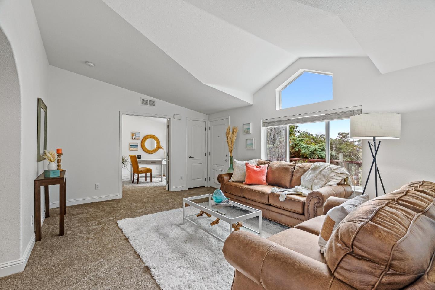 Detail Gallery Image 12 of 43 For 17779 Vierra Canyon Rd #33,  Salinas,  CA 93907 - 4 Beds | 2 Baths