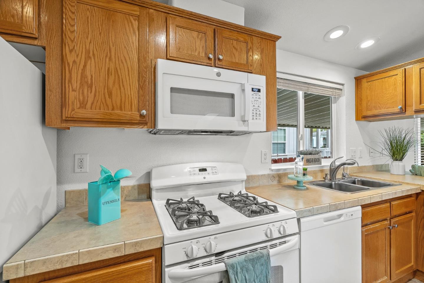 Detail Gallery Image 21 of 43 For 17779 Vierra Canyon Rd #33,  Salinas,  CA 93907 - 4 Beds | 2 Baths