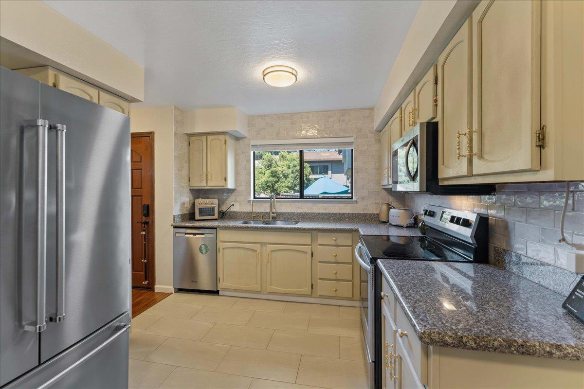 Detail Gallery Image 10 of 28 For 1321 Fruitdale Ave, San Jose,  CA 95126 - 3 Beds | 2/1 Baths