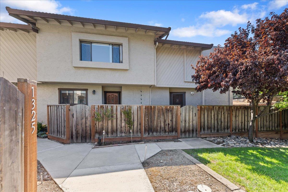 Detail Gallery Image 2 of 28 For 1321 Fruitdale Ave, San Jose,  CA 95126 - 3 Beds | 2/1 Baths