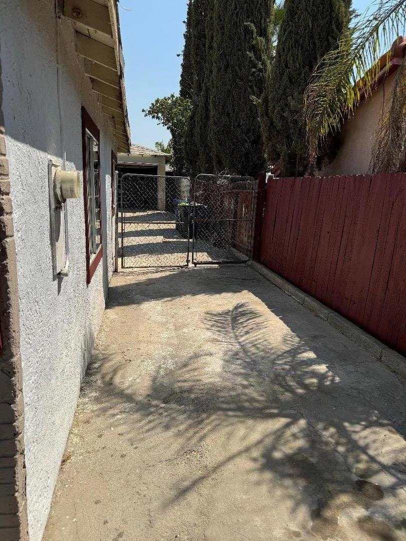 Detail Gallery Image 11 of 14 For 1323 El Serento Dr, Bakersfield,  CA 93306 - 3 Beds | 1 Baths