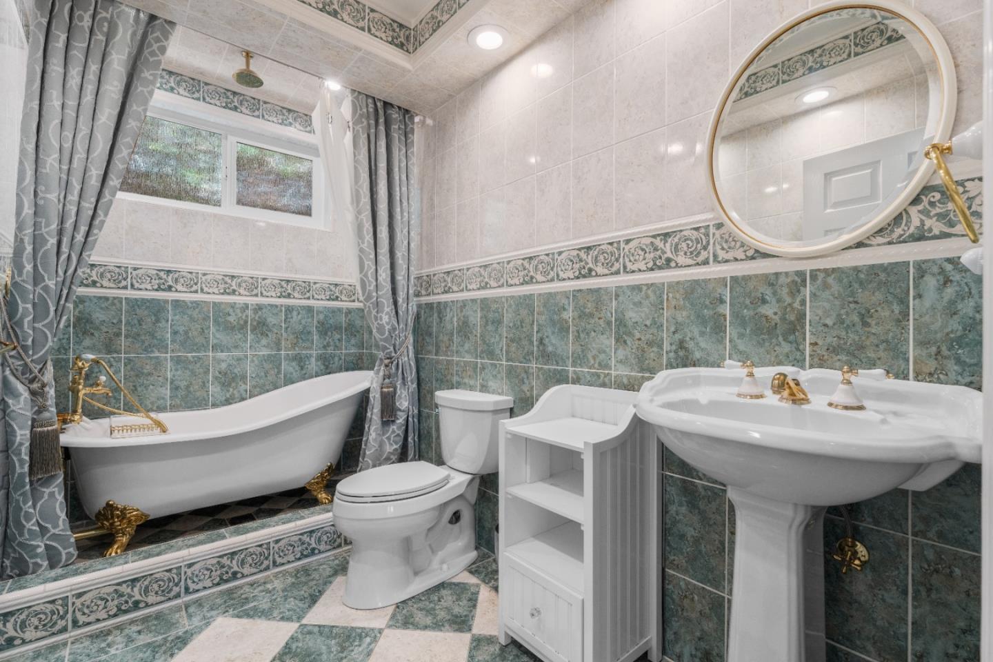 Detail Gallery Image 20 of 41 For 109 Esmeralda Ct, Santa Cruz,  CA 95060 - 4 Beds | 4 Baths