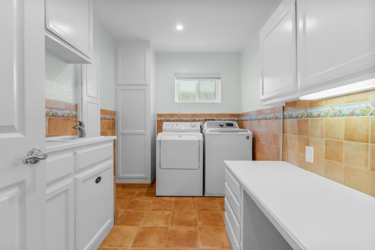 Detail Gallery Image 28 of 41 For 109 Esmeralda Ct, Santa Cruz,  CA 95060 - 4 Beds | 4 Baths