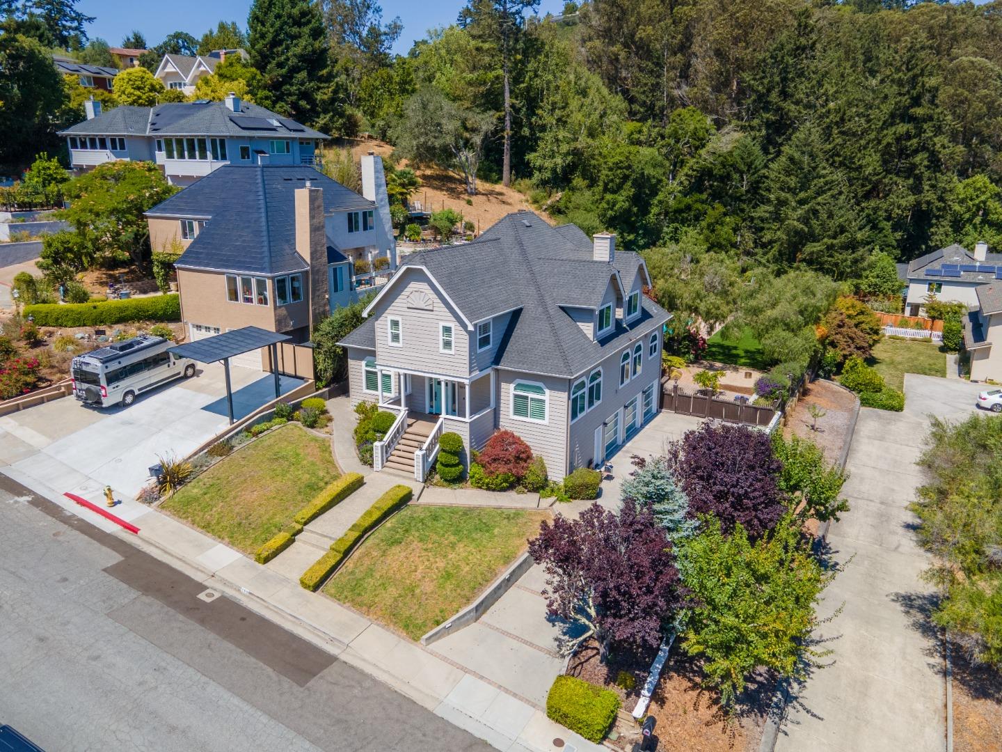 Detail Gallery Image 36 of 41 For 109 Esmeralda Ct, Santa Cruz,  CA 95060 - 4 Beds | 4 Baths