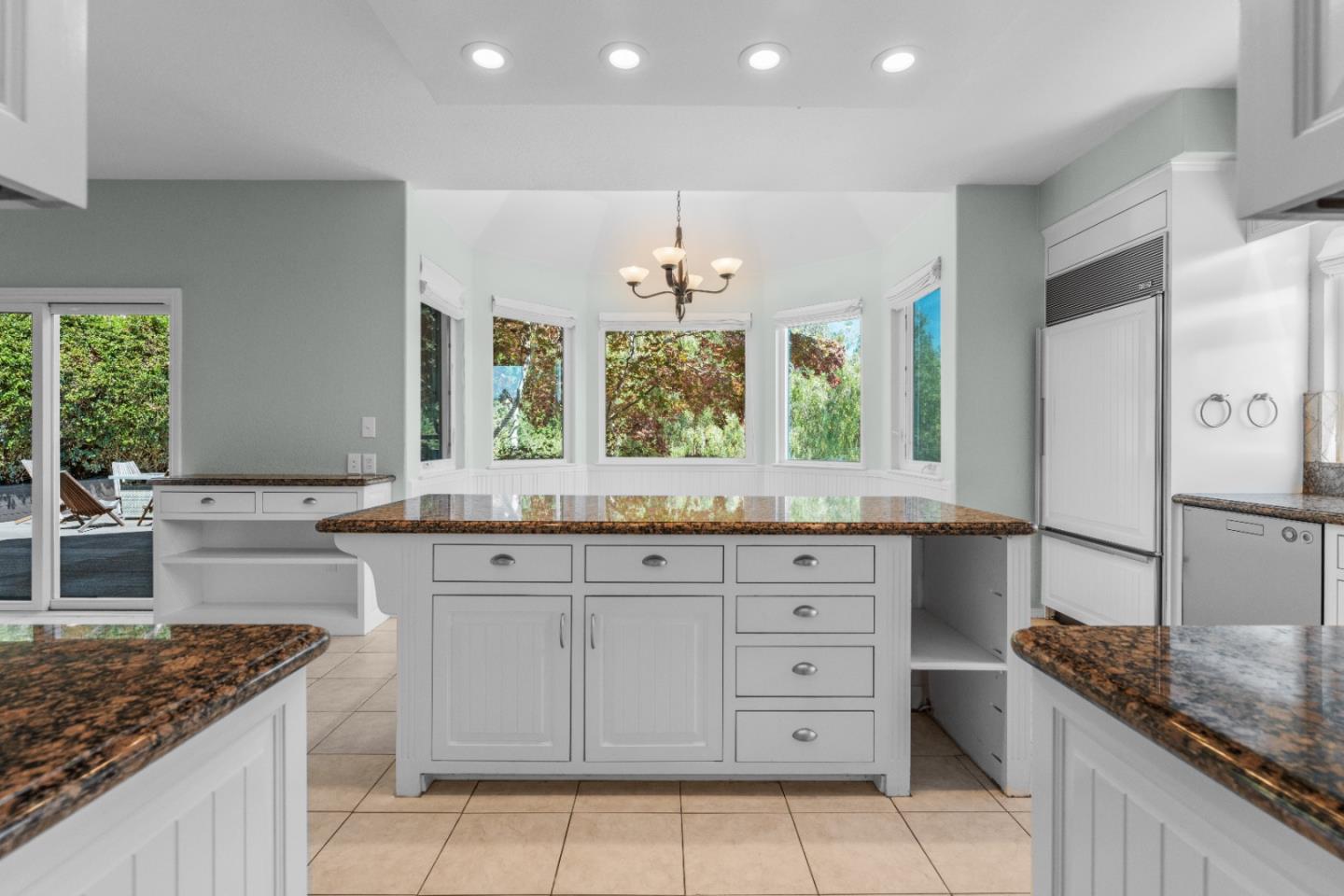 Detail Gallery Image 8 of 41 For 109 Esmeralda Ct, Santa Cruz,  CA 95060 - 4 Beds | 4 Baths