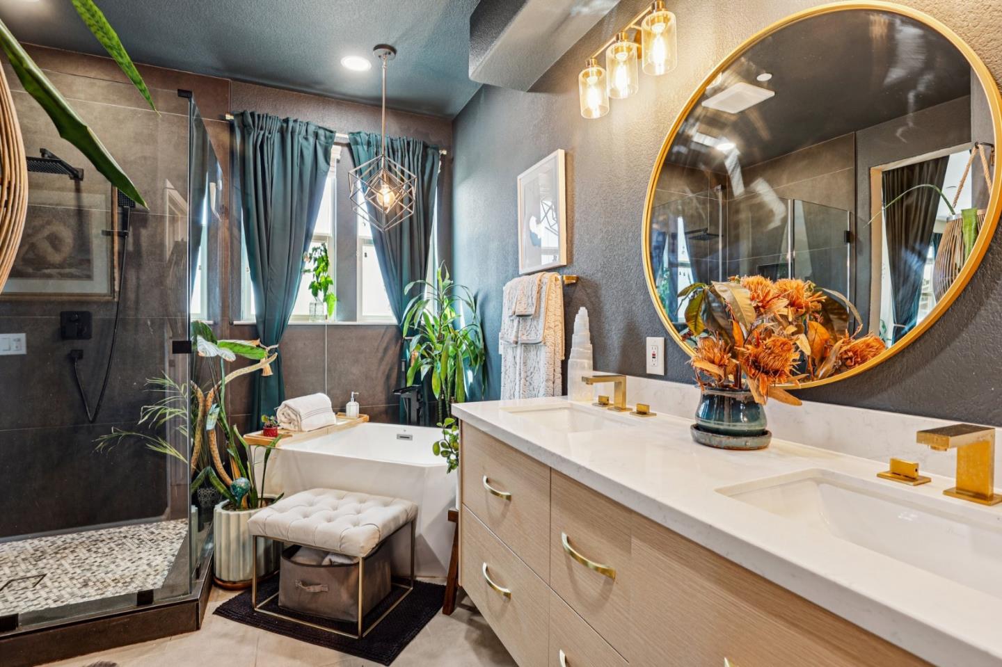 Detail Gallery Image 33 of 61 For 6264 Rocky Point Ct, Oakland,  CA 94605 - 4 Beds | 3 Baths