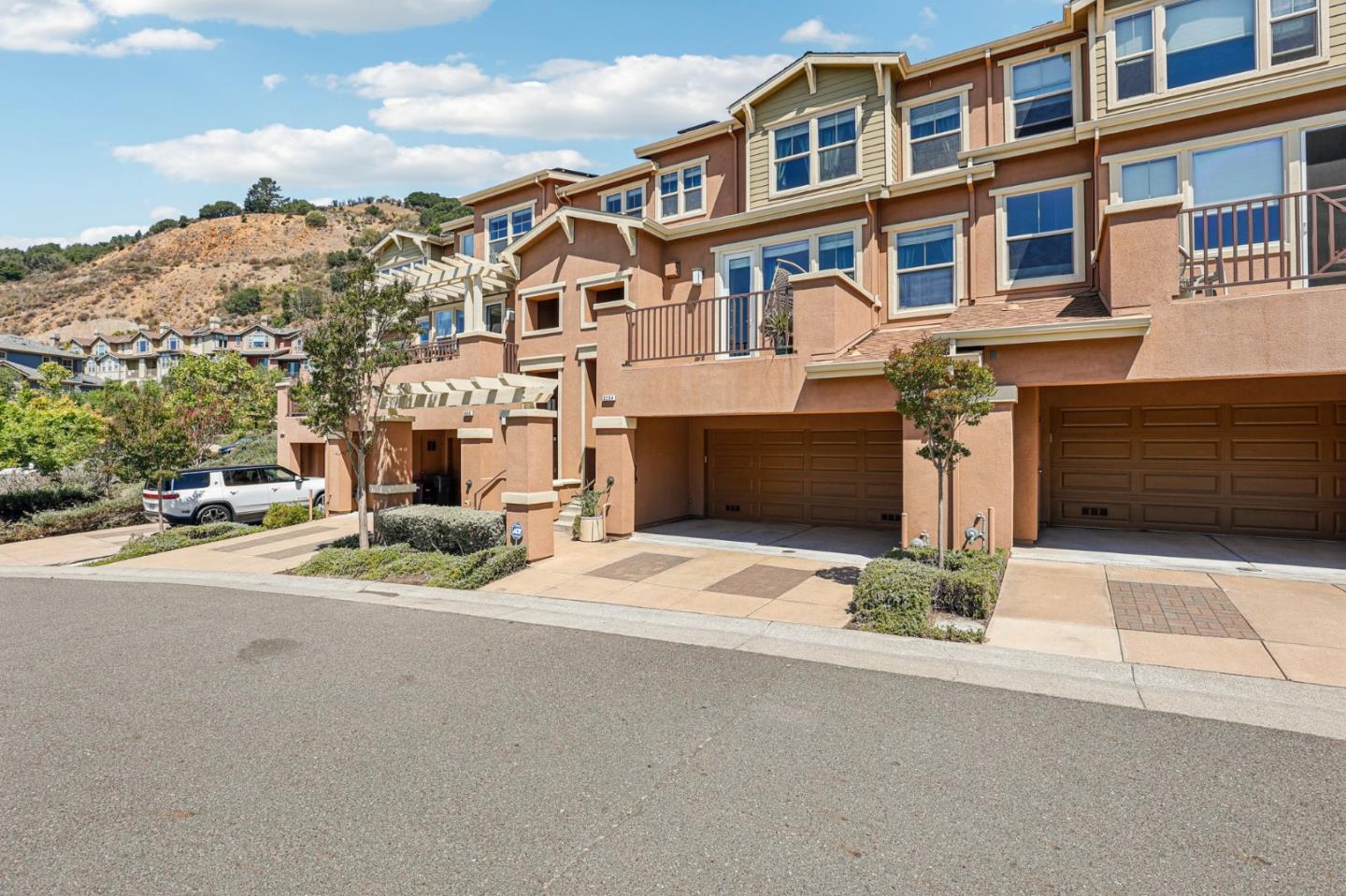 Detail Gallery Image 4 of 61 For 6264 Rocky Point Ct, Oakland,  CA 94605 - 4 Beds | 3 Baths
