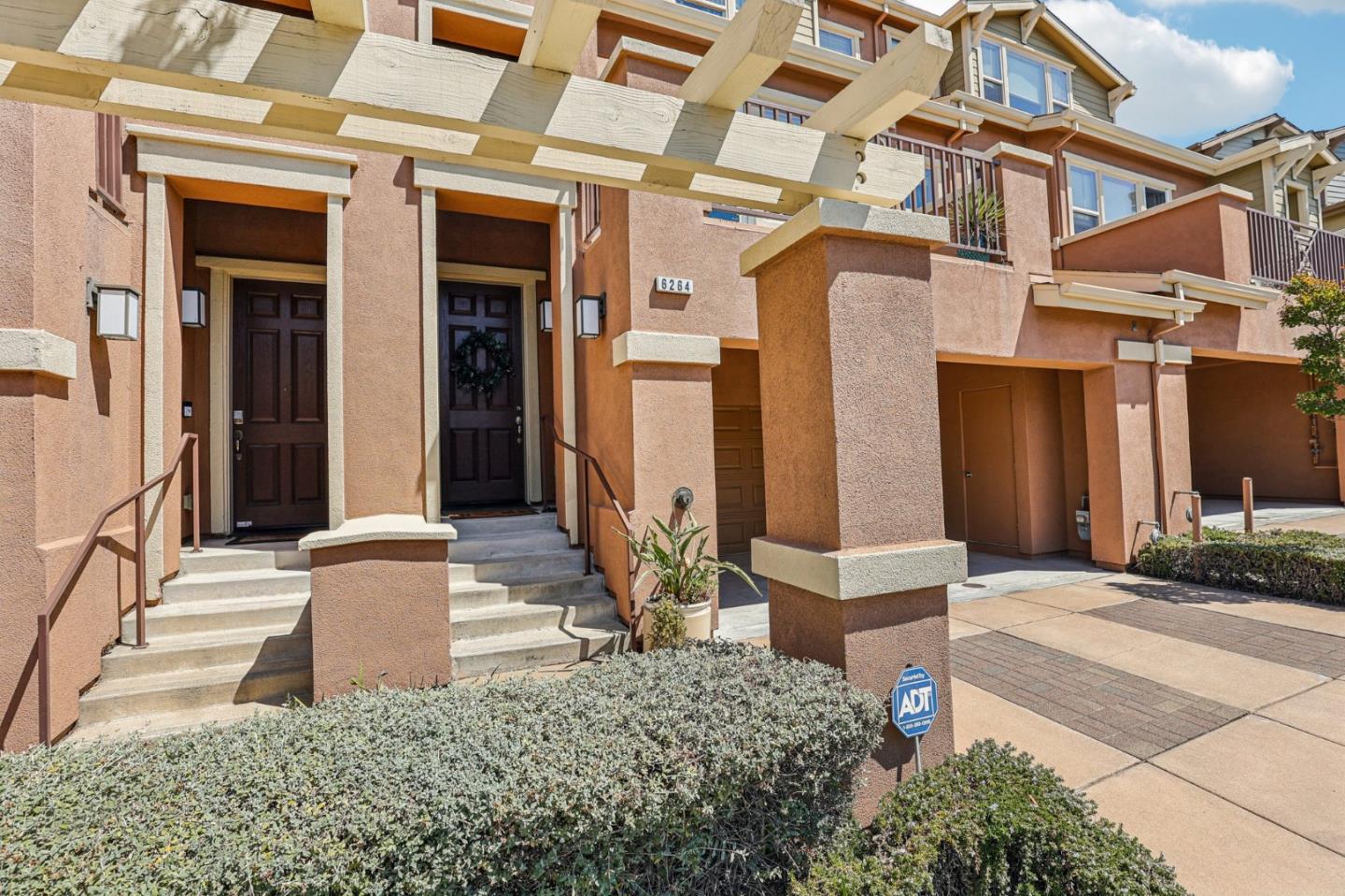 Detail Gallery Image 5 of 61 For 6264 Rocky Point Ct, Oakland,  CA 94605 - 4 Beds | 3 Baths