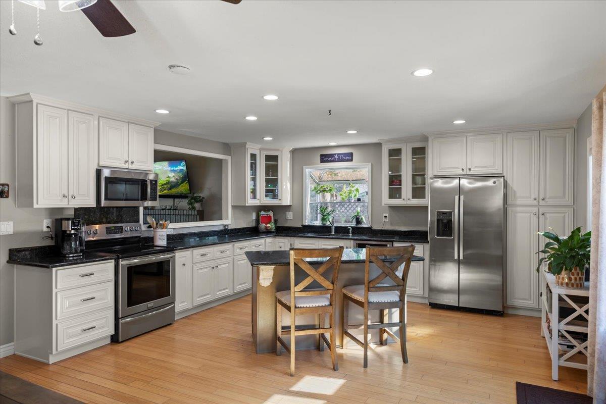 Detail Gallery Image 12 of 56 For 7330 Wren Ave, Gilroy,  CA 95020 - 4 Beds | 2 Baths