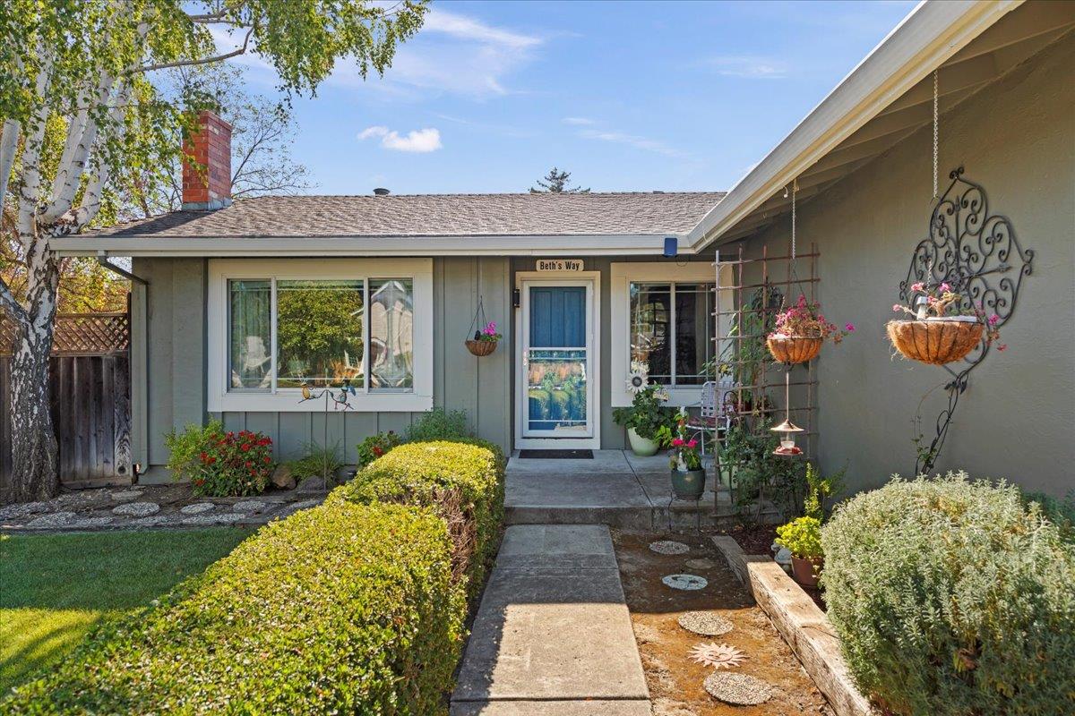 Detail Gallery Image 4 of 56 For 7330 Wren Ave, Gilroy,  CA 95020 - 4 Beds | 2 Baths