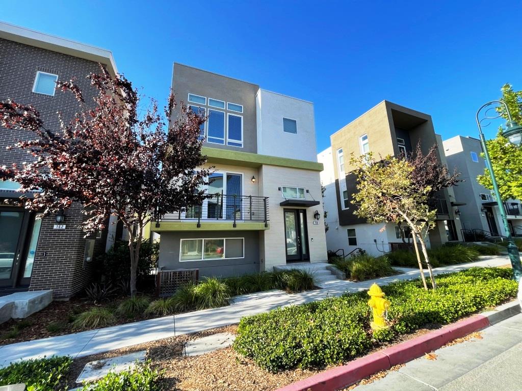 Detail Gallery Image 3 of 29 For 168 Llano De Los Robles Ave, San Jose,  CA 95136 - 4 Beds | 3/1 Baths