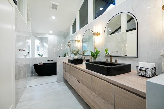 Detail Gallery Image 14 of 47 For 4346 Short Hill Rd, Oakland,  CA 94605 - 5 Beds | 4/1 Baths