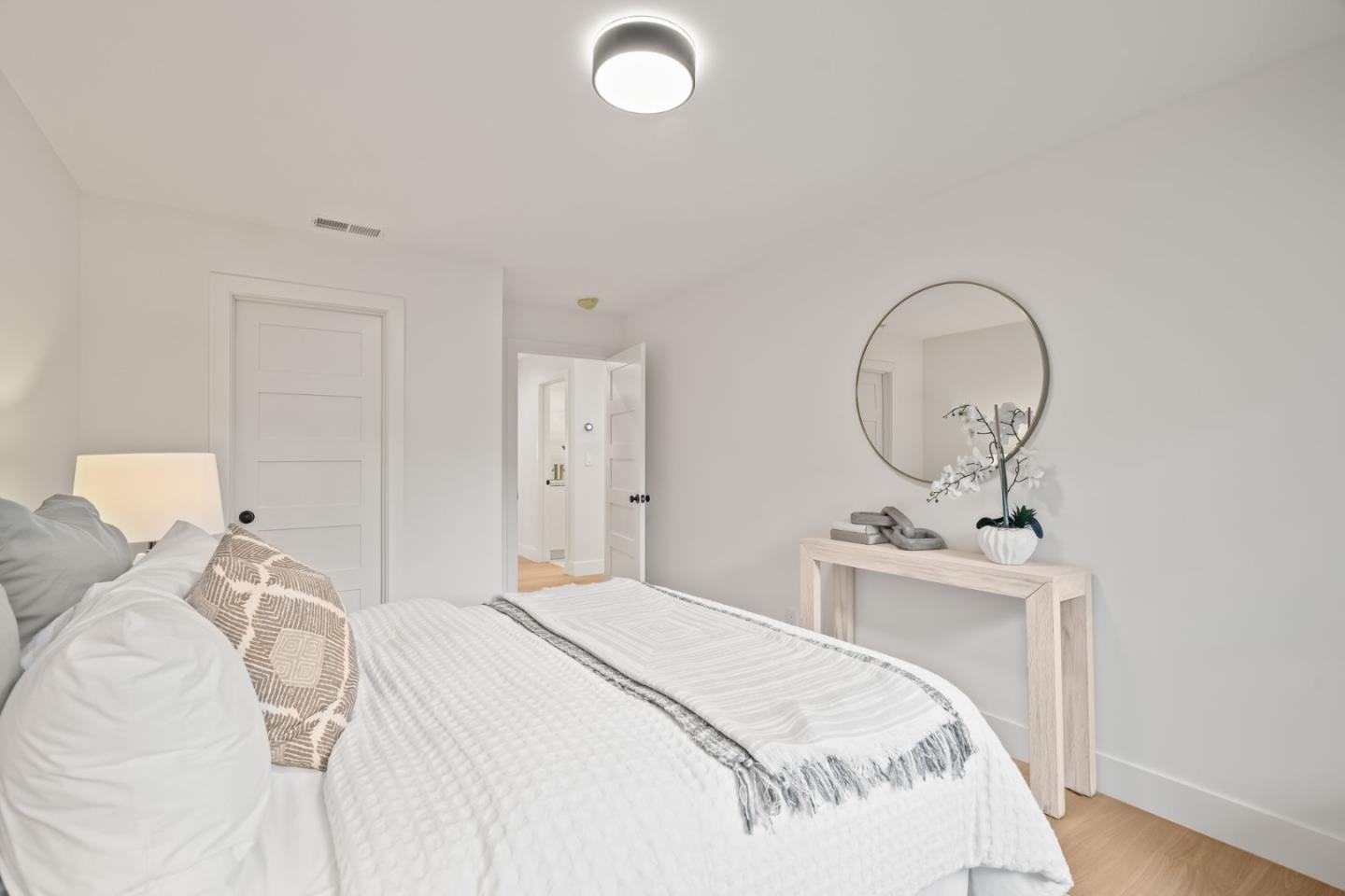 Detail Gallery Image 17 of 31 For 2047 Ashton Ave, Menlo Park,  CA 94025 - 3 Beds | 2 Baths