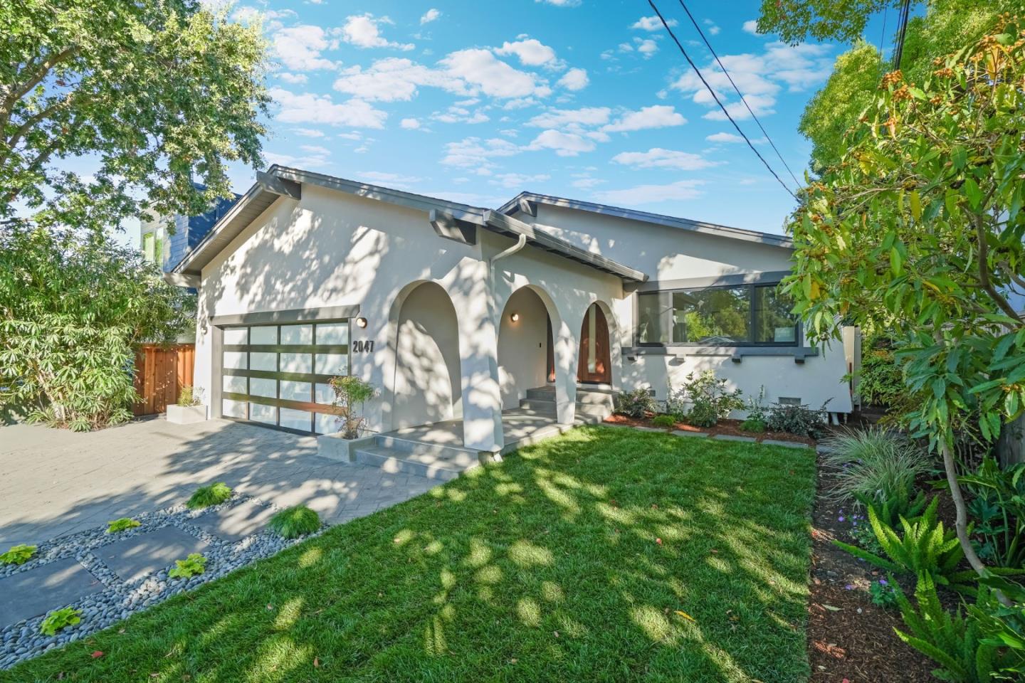 Detail Gallery Image 2 of 31 For 2047 Ashton Ave, Menlo Park,  CA 94025 - 3 Beds | 2 Baths