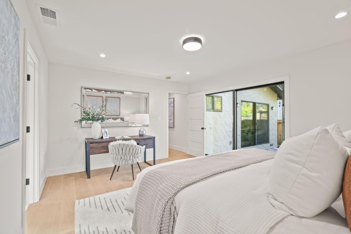 Detail Gallery Image 23 of 31 For 2047 Ashton Ave, Menlo Park,  CA 94025 - 3 Beds | 2 Baths