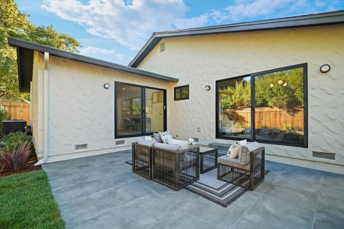 Detail Gallery Image 27 of 31 For 2047 Ashton Ave, Menlo Park,  CA 94025 - 3 Beds | 2 Baths