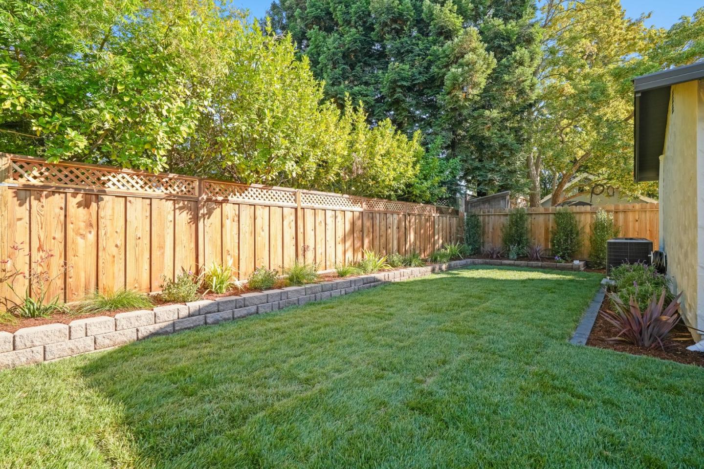 Detail Gallery Image 29 of 31 For 2047 Ashton Ave, Menlo Park,  CA 94025 - 3 Beds | 2 Baths