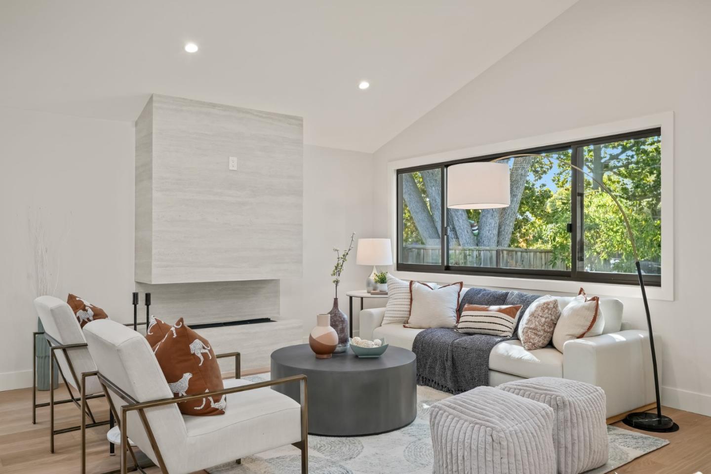 Detail Gallery Image 3 of 31 For 2047 Ashton Ave, Menlo Park,  CA 94025 - 3 Beds | 2 Baths
