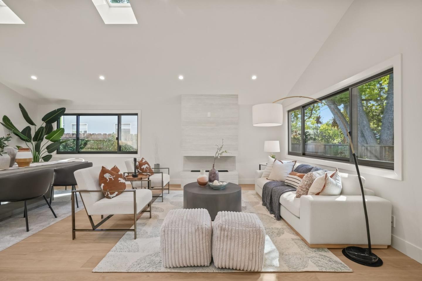 Detail Gallery Image 4 of 31 For 2047 Ashton Ave, Menlo Park,  CA 94025 - 3 Beds | 2 Baths