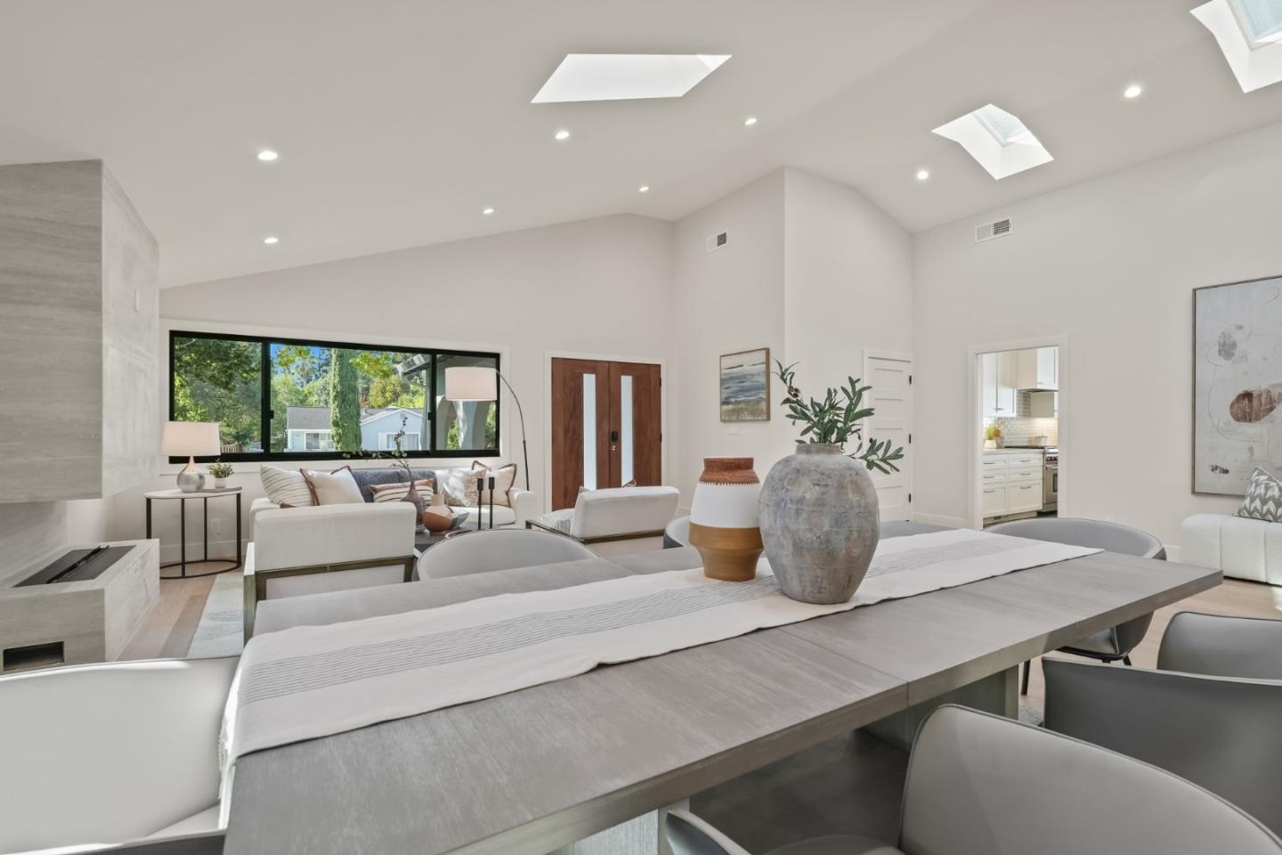 Detail Gallery Image 6 of 31 For 2047 Ashton Ave, Menlo Park,  CA 94025 - 3 Beds | 2 Baths