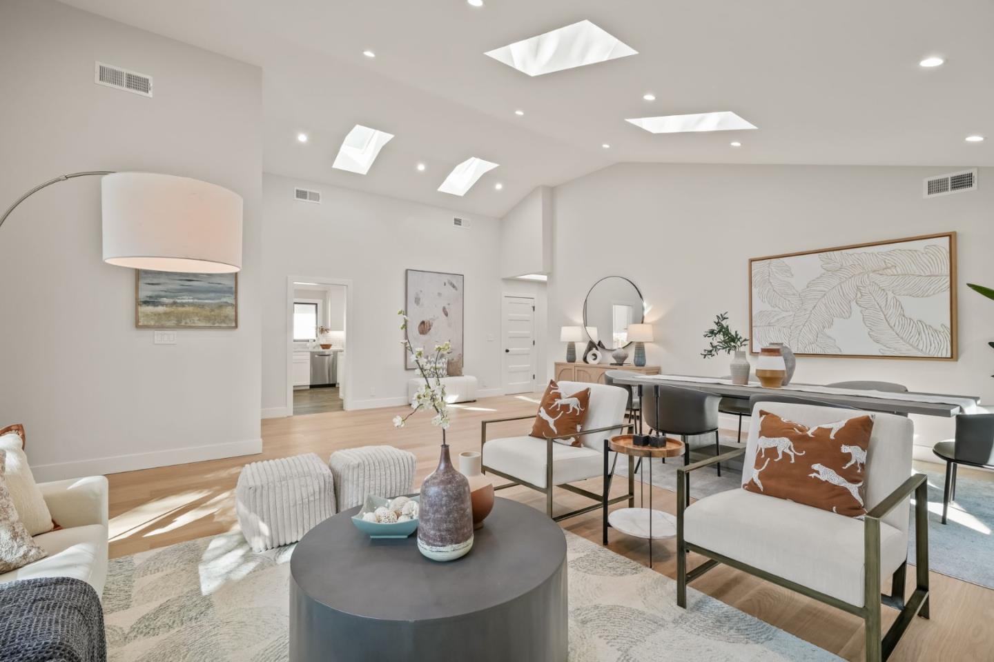 Detail Gallery Image 7 of 31 For 2047 Ashton Ave, Menlo Park,  CA 94025 - 3 Beds | 2 Baths