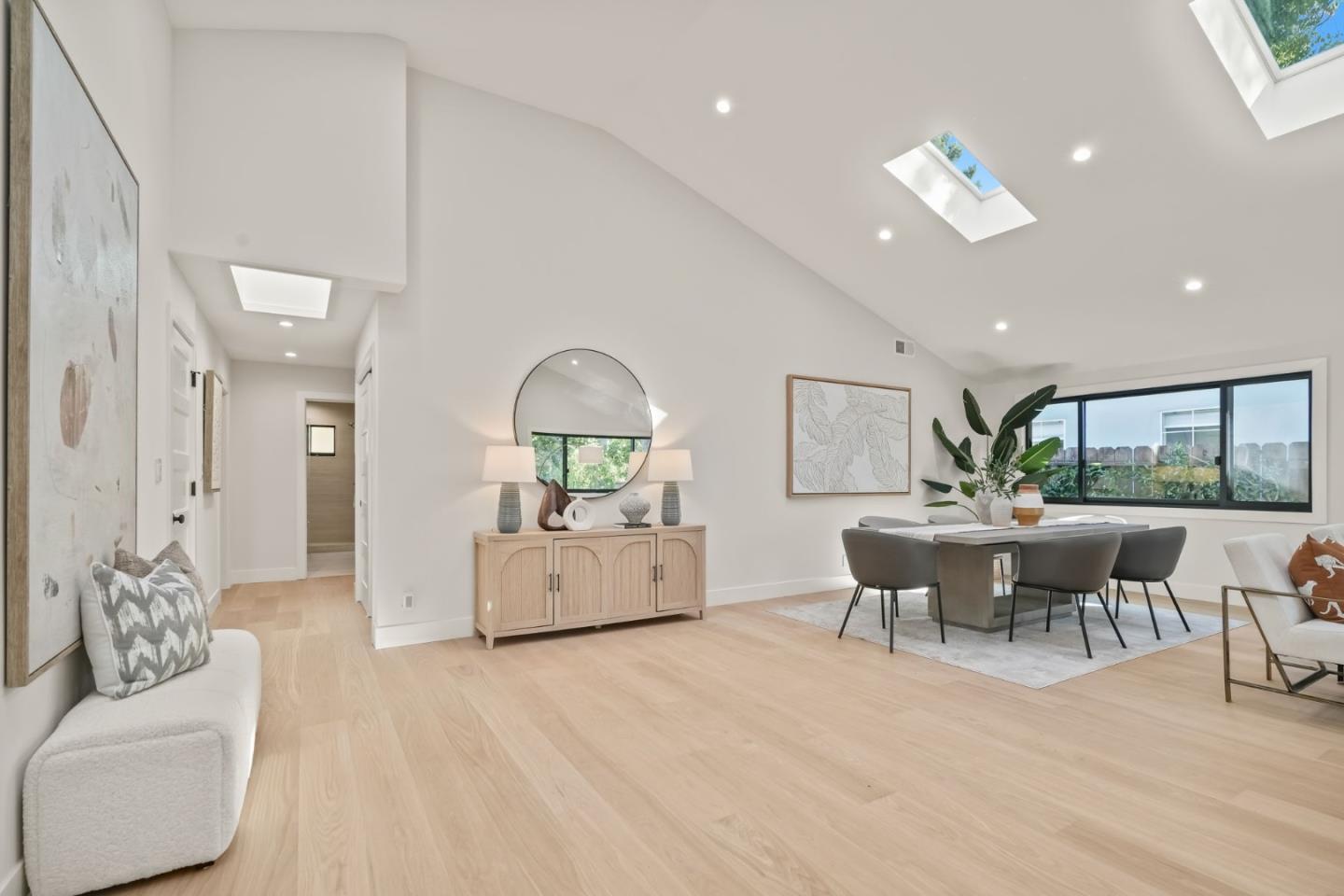 Detail Gallery Image 8 of 31 For 2047 Ashton Ave, Menlo Park,  CA 94025 - 3 Beds | 2 Baths