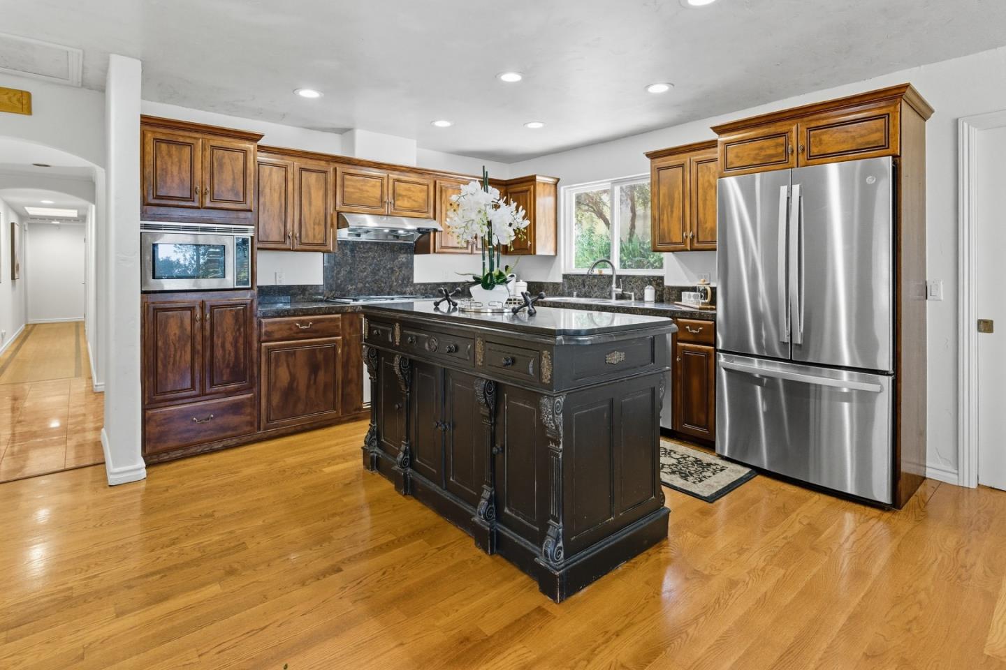 Detail Gallery Image 10 of 44 For 21160 Canyon View Dr, Saratoga,  CA 95070 - 3 Beds | 2/1 Baths