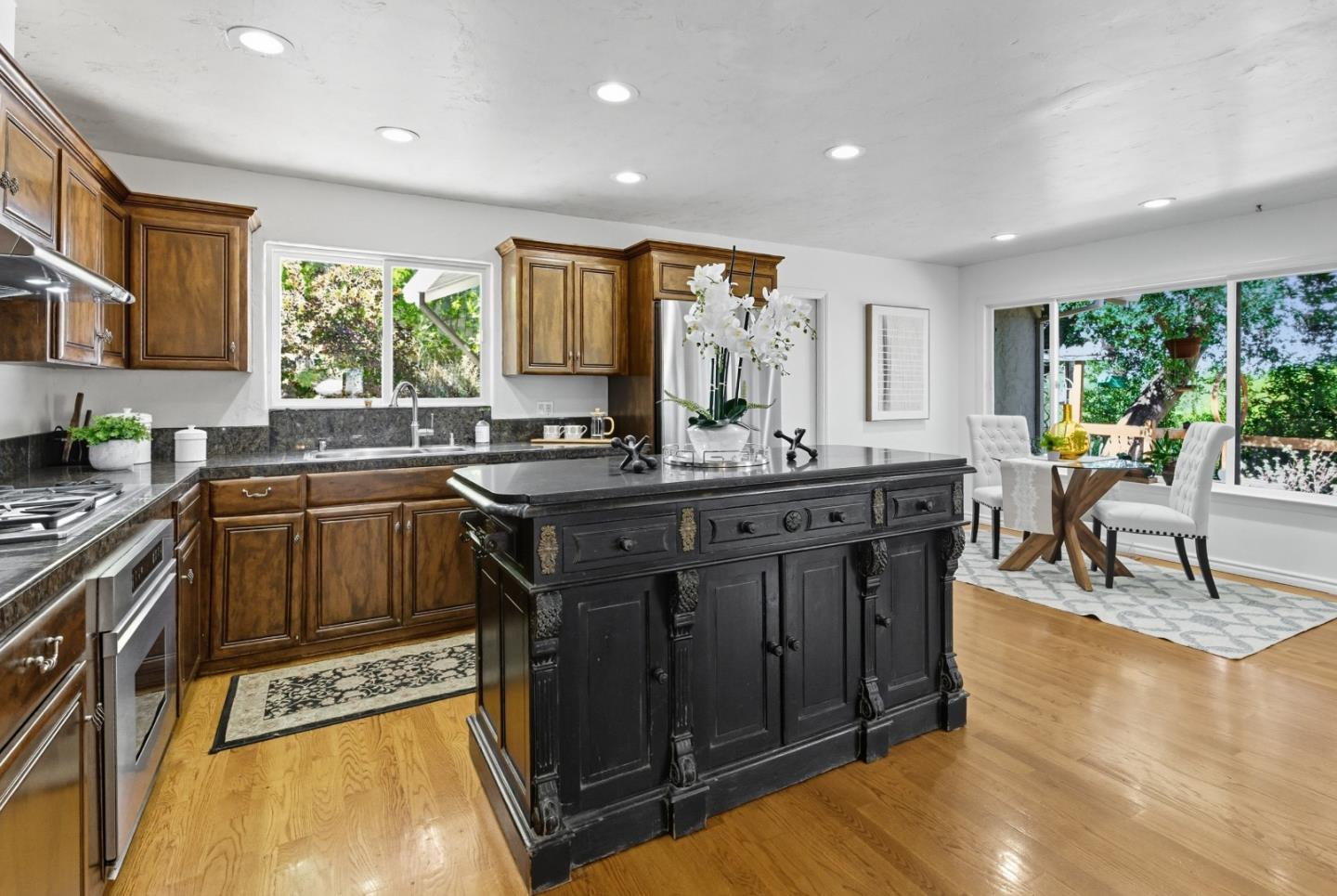 Detail Gallery Image 12 of 44 For 21160 Canyon View Dr, Saratoga,  CA 95070 - 3 Beds | 2/1 Baths