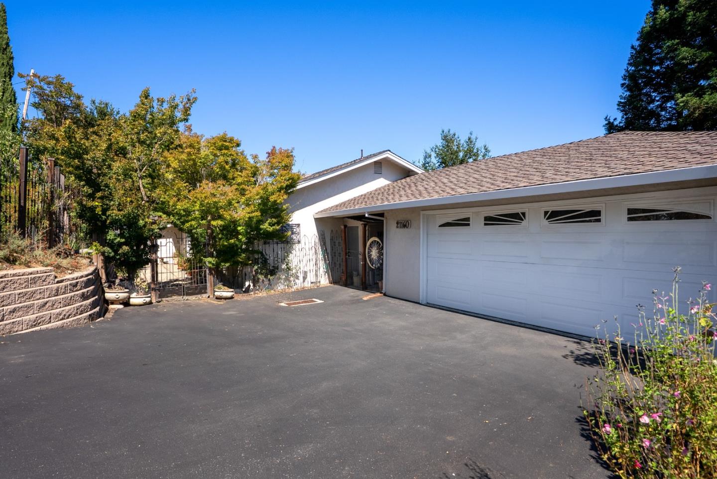 Detail Gallery Image 3 of 44 For 21160 Canyon View Dr, Saratoga,  CA 95070 - 3 Beds | 2/1 Baths