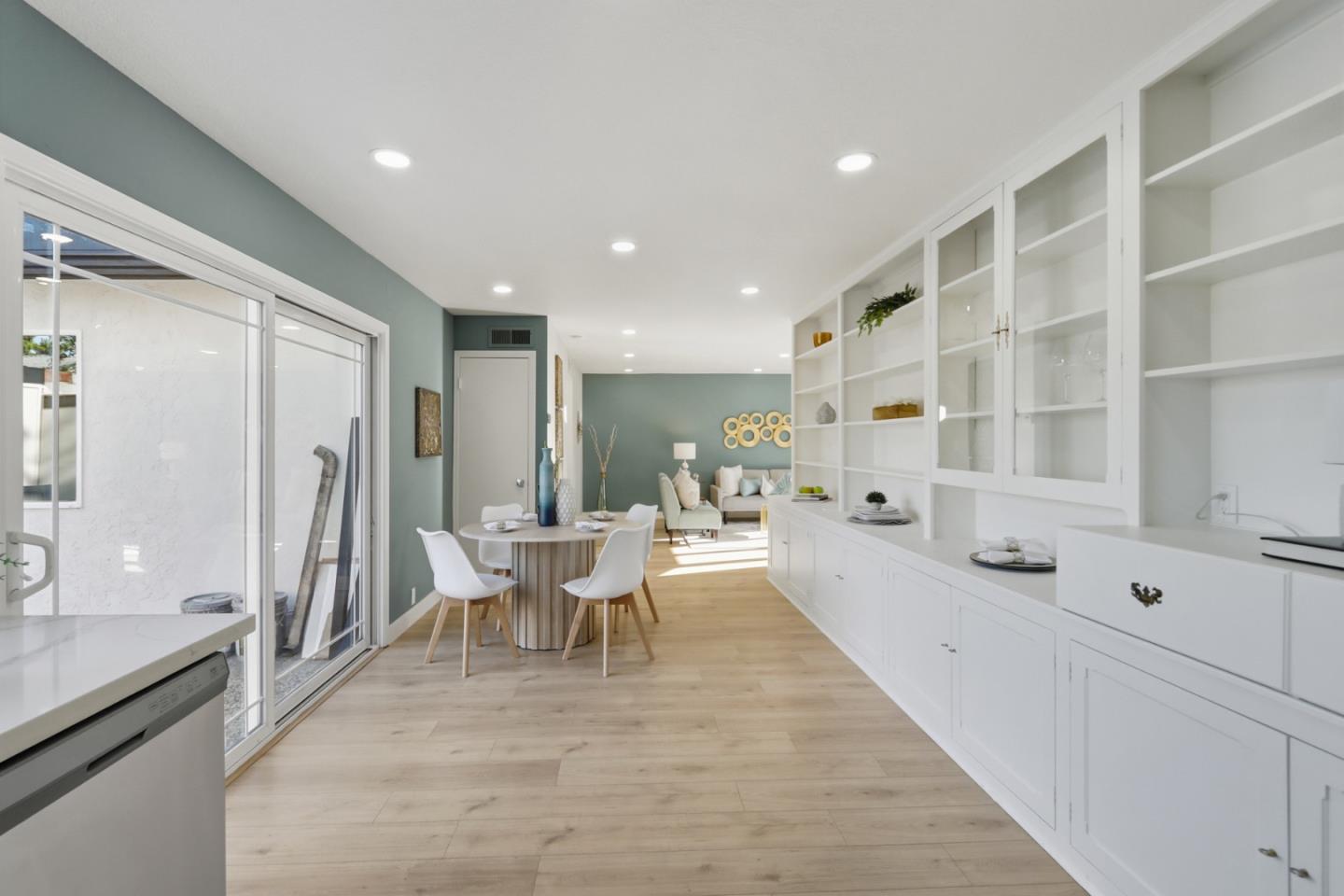 Detail Gallery Image 13 of 33 For 1189 Oakview Rd, San Jose,  CA 95121 - 2 Beds | 2 Baths