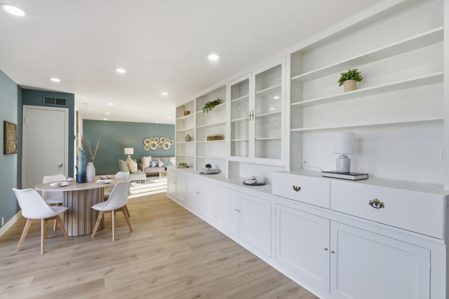 Detail Gallery Image 14 of 33 For 1189 Oakview Rd, San Jose,  CA 95121 - 2 Beds | 2 Baths