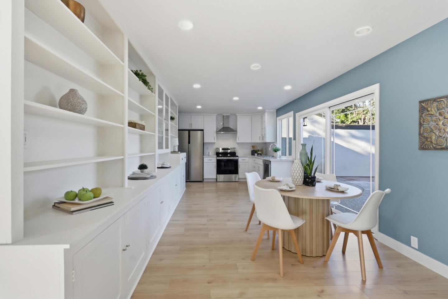 Detail Gallery Image 16 of 33 For 1189 Oakview Rd, San Jose,  CA 95121 - 2 Beds | 2 Baths