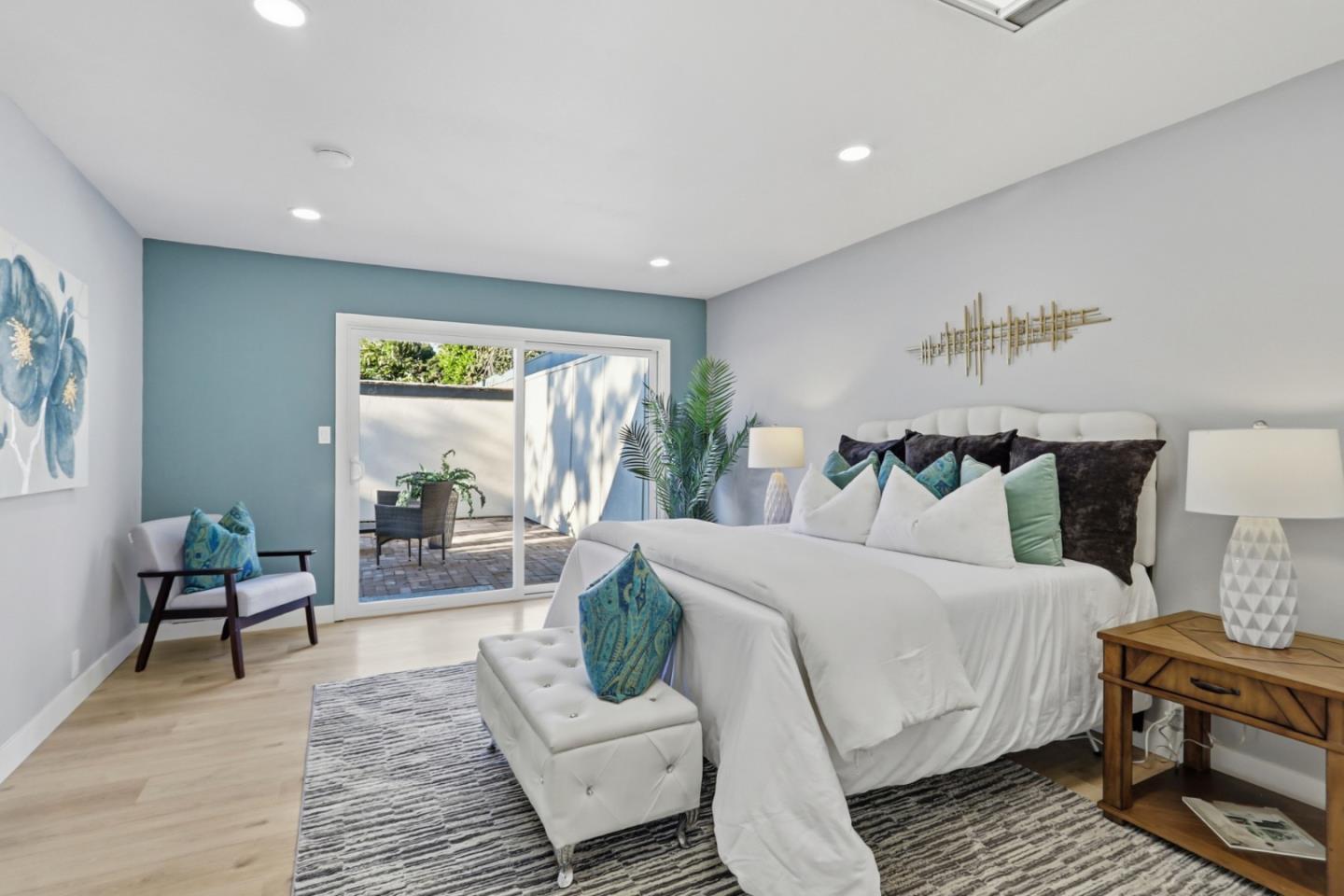 Detail Gallery Image 19 of 33 For 1189 Oakview Rd, San Jose,  CA 95121 - 2 Beds | 2 Baths