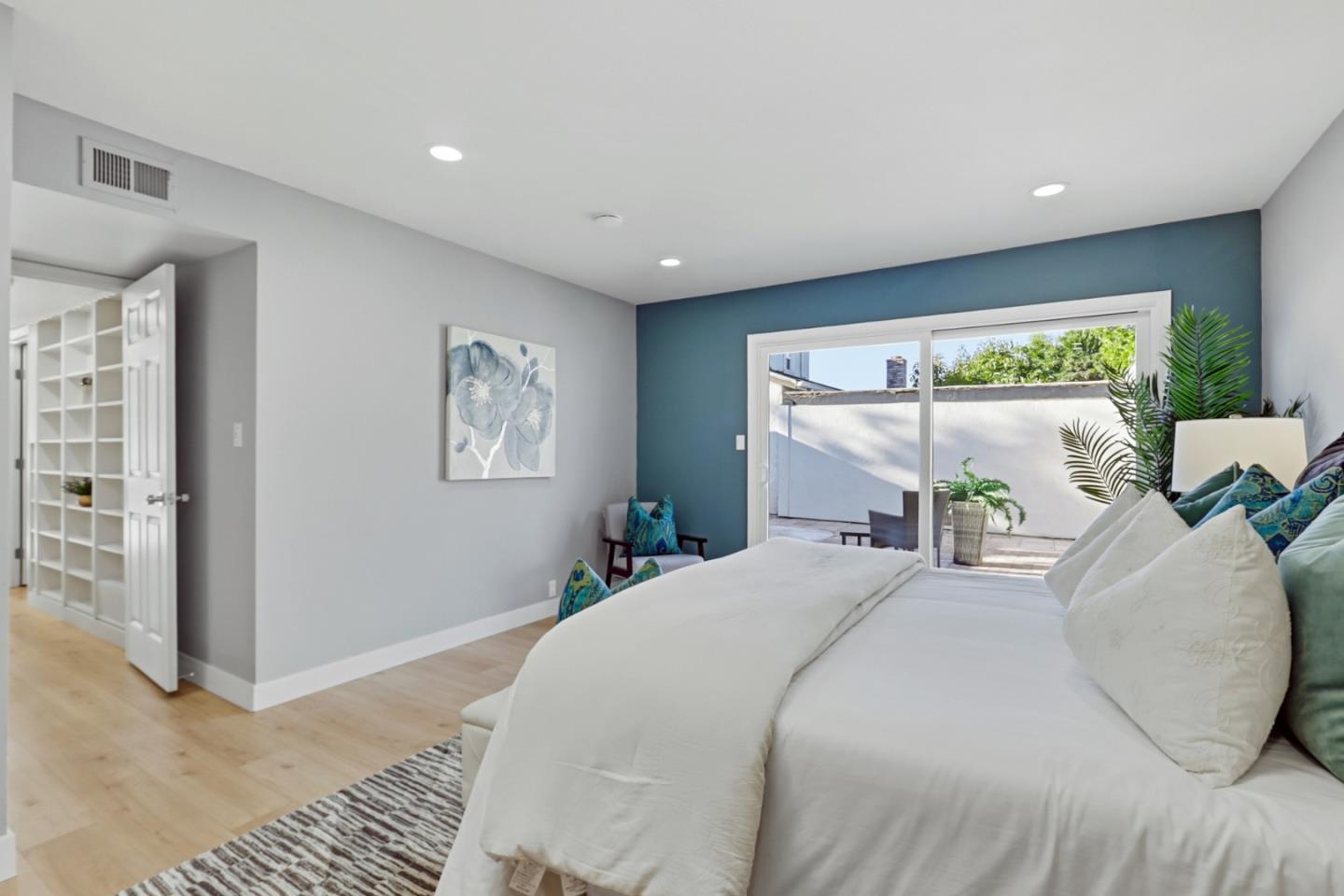 Detail Gallery Image 20 of 33 For 1189 Oakview Rd, San Jose,  CA 95121 - 2 Beds | 2 Baths