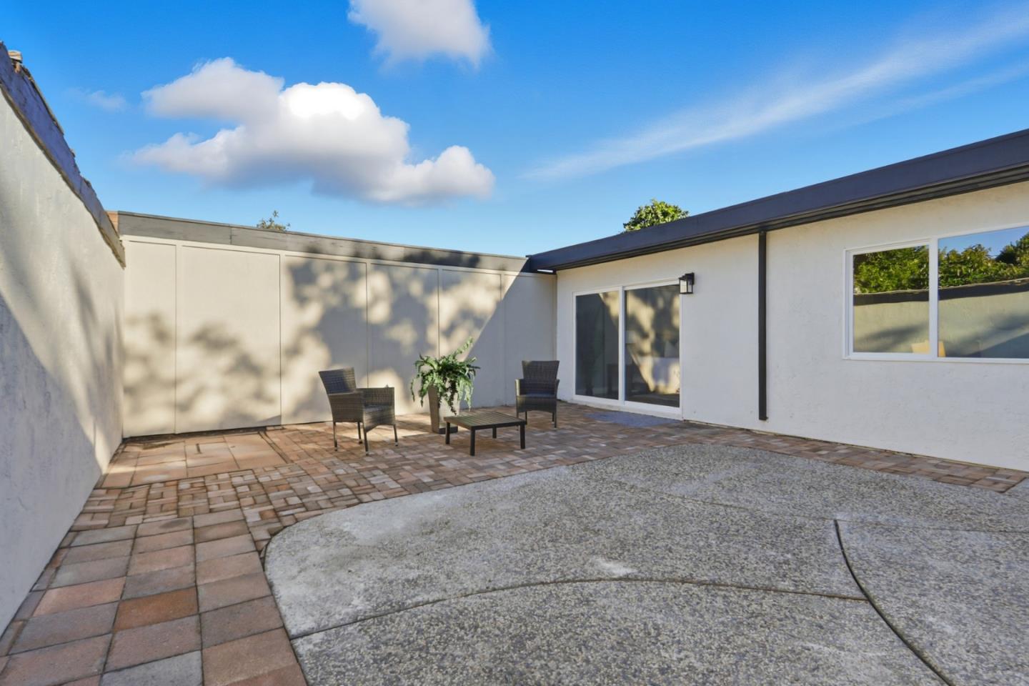 Detail Gallery Image 30 of 33 For 1189 Oakview Rd, San Jose,  CA 95121 - 2 Beds | 2 Baths