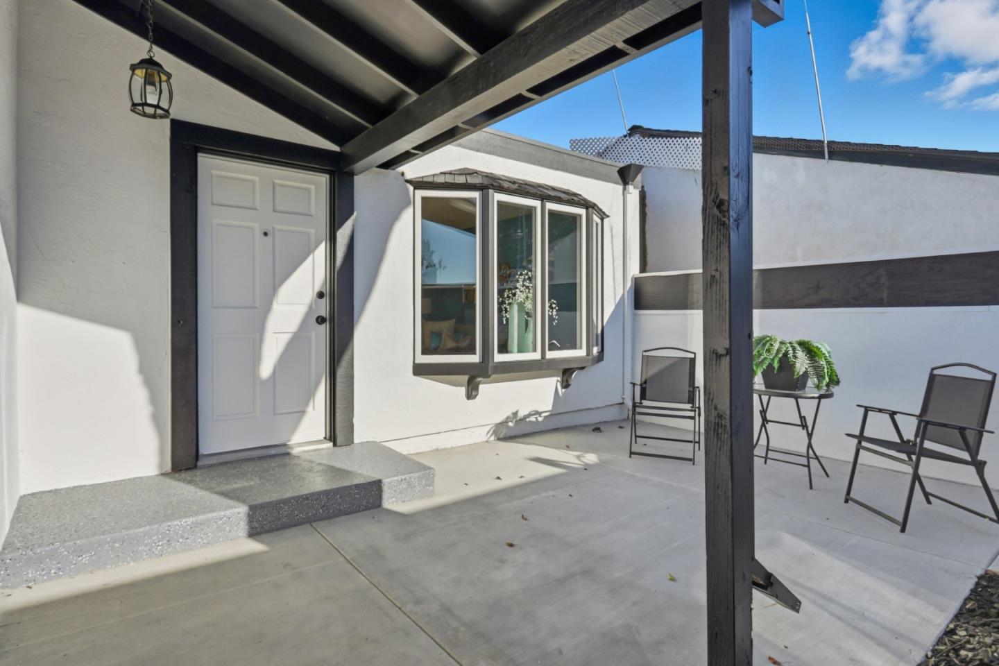 Detail Gallery Image 5 of 33 For 1189 Oakview Rd, San Jose,  CA 95121 - 2 Beds | 2 Baths