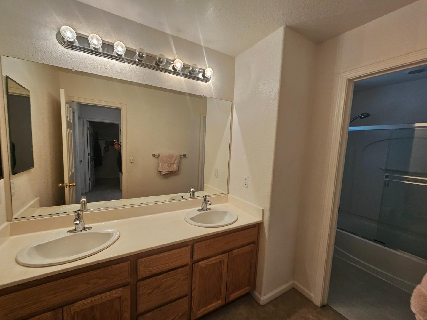 Detail Gallery Image 20 of 36 For 1700 St Charlotte Ln, Modesto,  CA 95358 - 4 Beds | 2/1 Baths