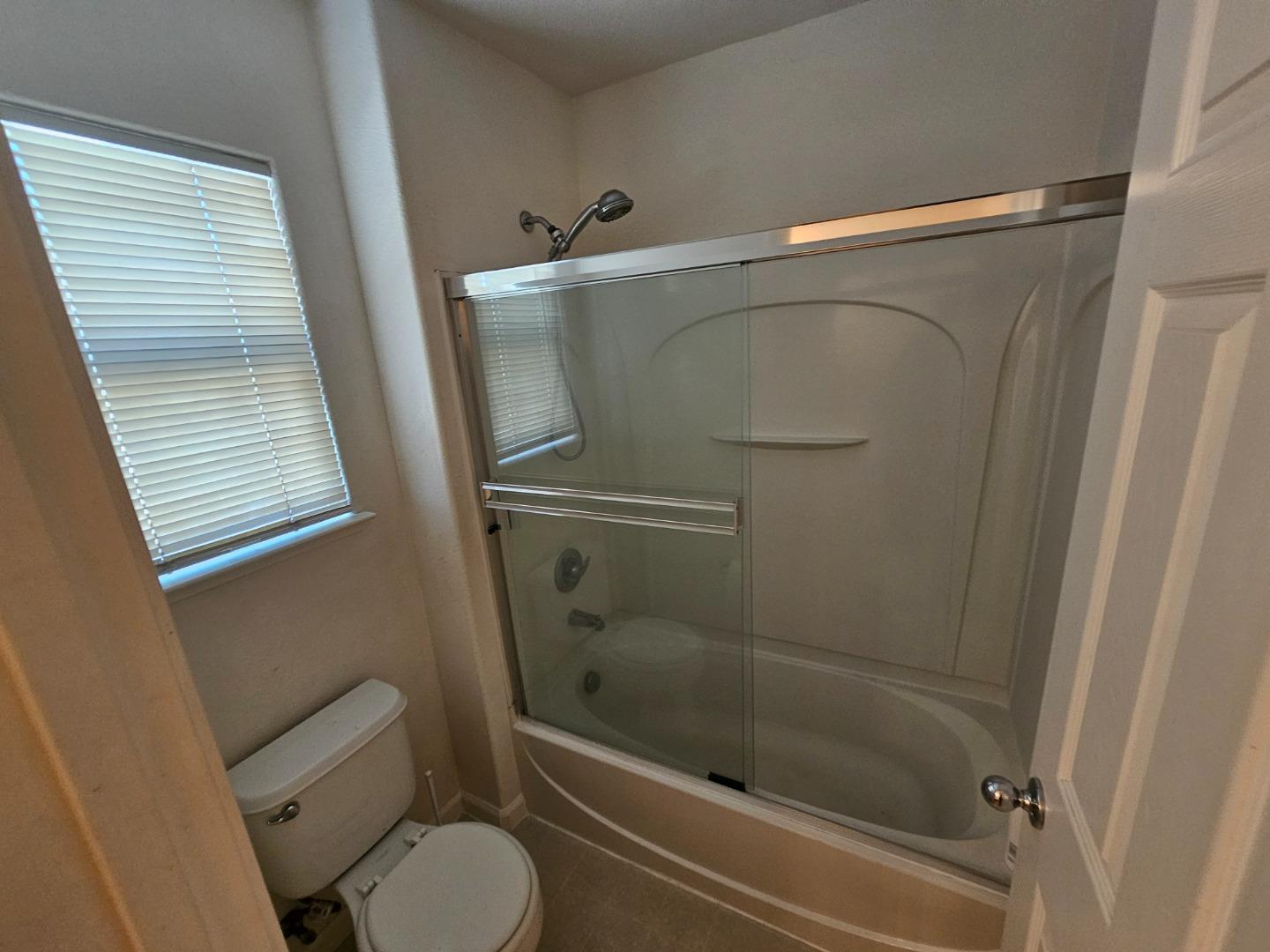 Detail Gallery Image 21 of 36 For 1700 St Charlotte Ln, Modesto,  CA 95358 - 4 Beds | 2/1 Baths