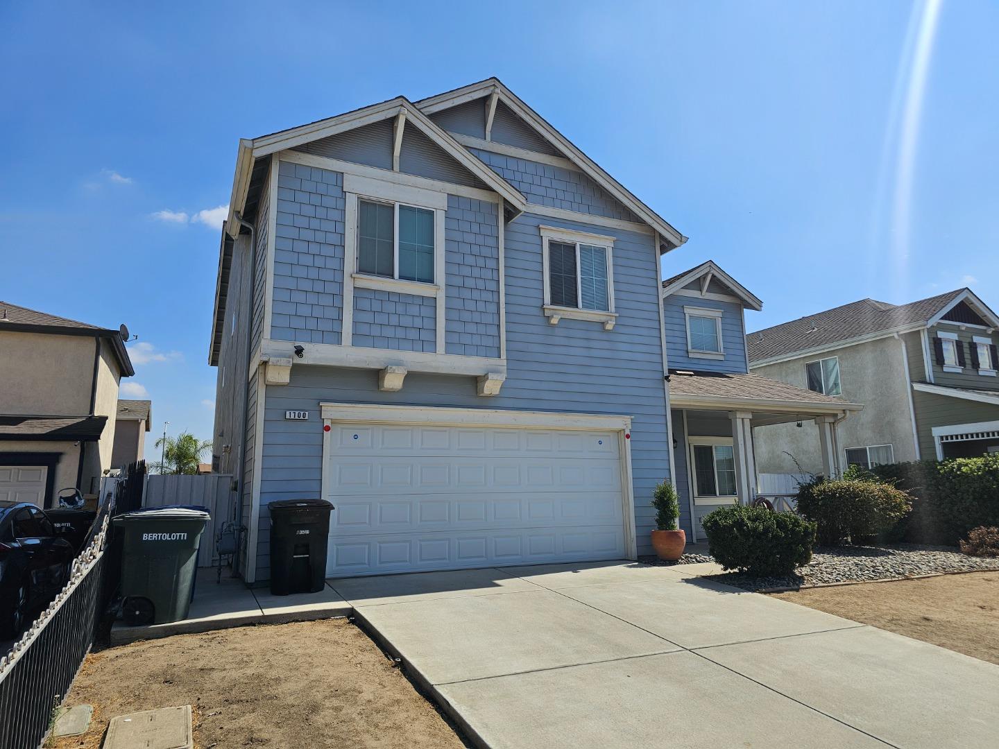 Detail Gallery Image 3 of 36 For 1700 St Charlotte Ln, Modesto,  CA 95358 - 4 Beds | 2/1 Baths