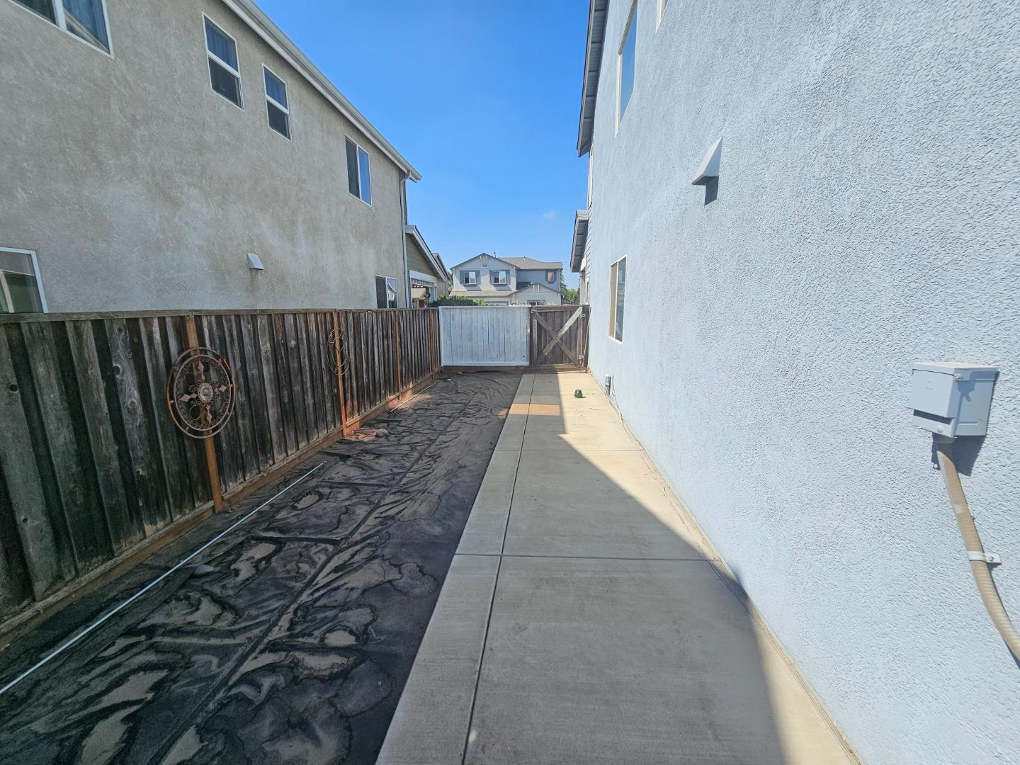 Detail Gallery Image 32 of 36 For 1700 St Charlotte Ln, Modesto,  CA 95358 - 4 Beds | 2/1 Baths