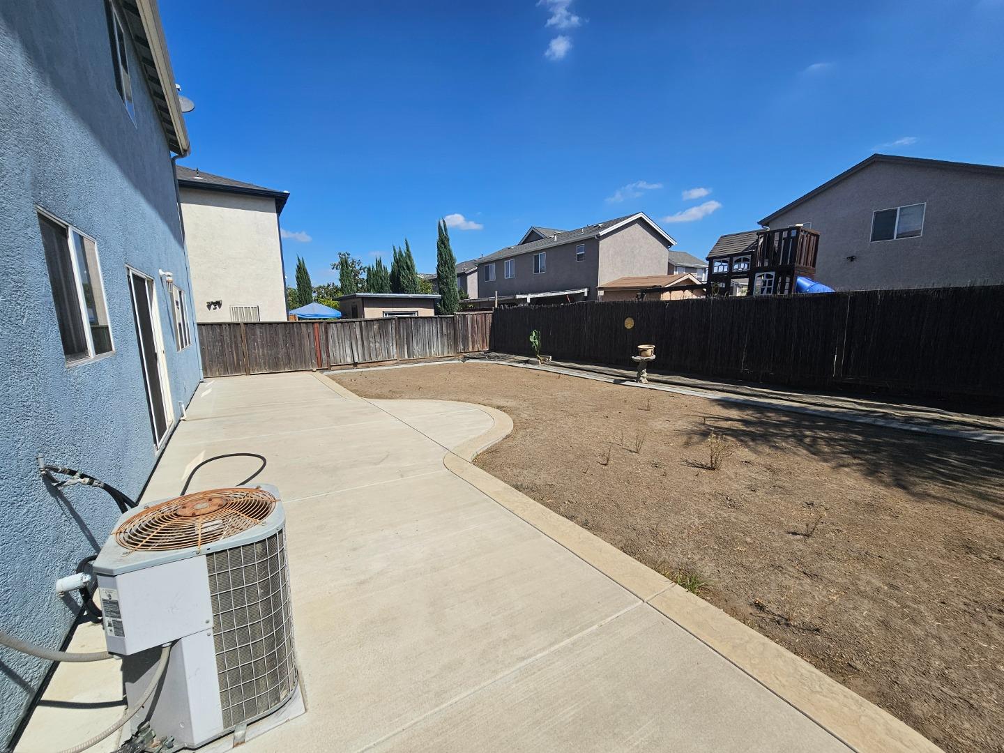 Detail Gallery Image 33 of 36 For 1700 St Charlotte Ln, Modesto,  CA 95358 - 4 Beds | 2/1 Baths