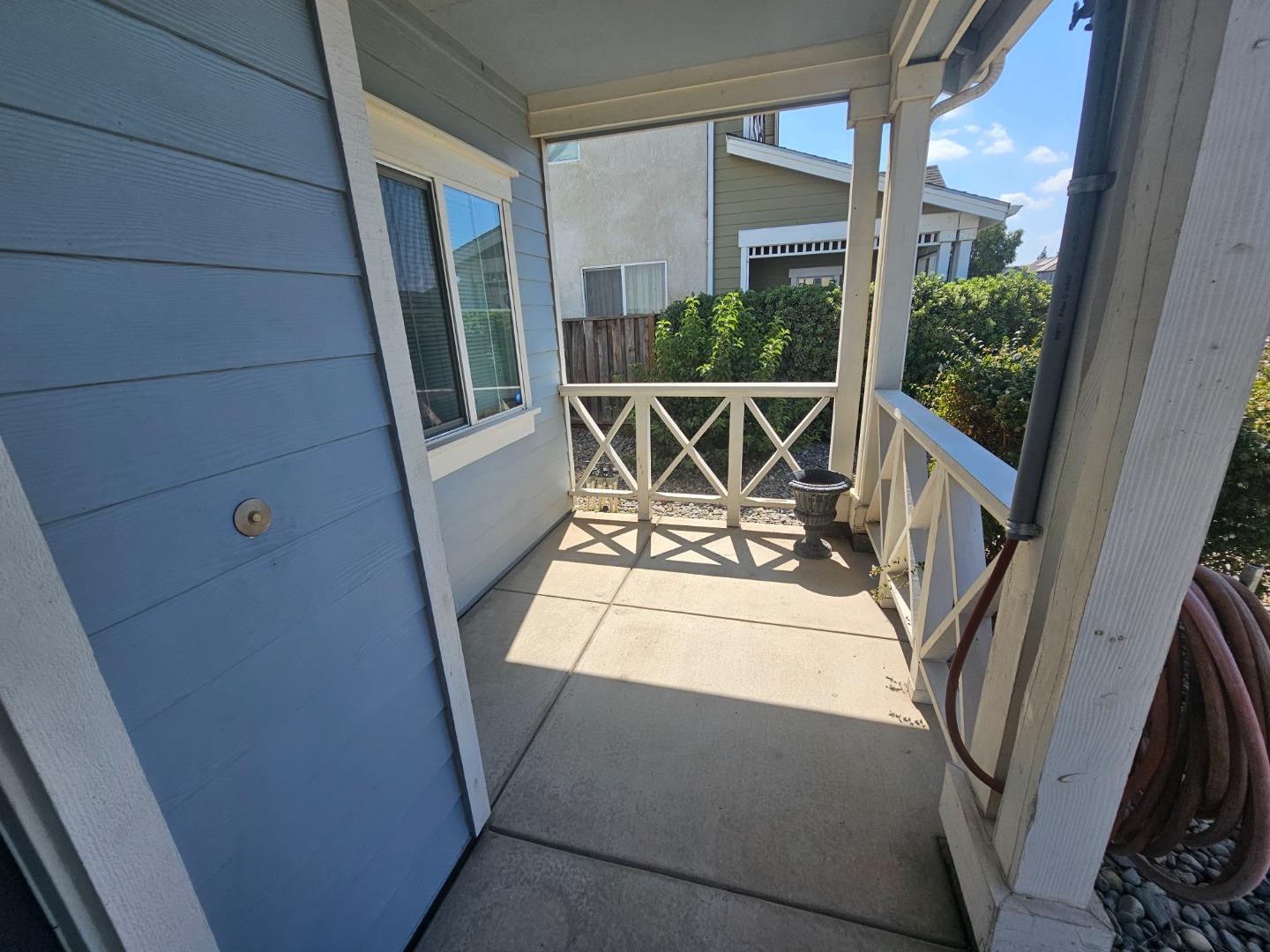 Detail Gallery Image 4 of 36 For 1700 St Charlotte Ln, Modesto,  CA 95358 - 4 Beds | 2/1 Baths