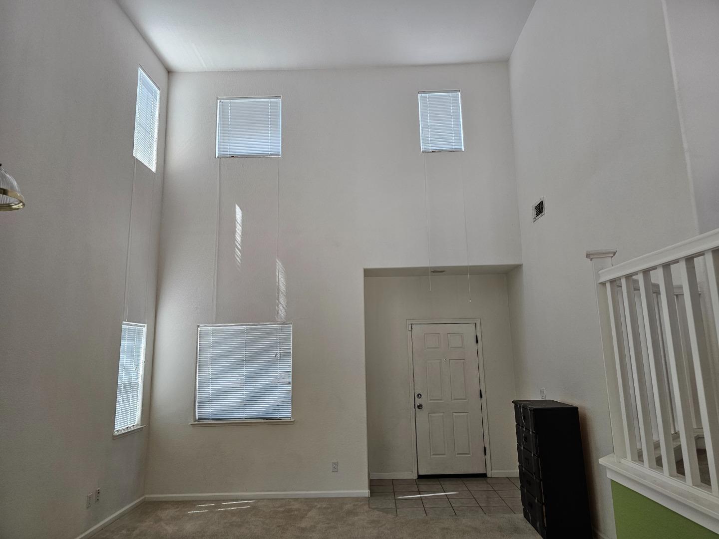 Detail Gallery Image 5 of 36 For 1700 St Charlotte Ln, Modesto,  CA 95358 - 4 Beds | 2/1 Baths