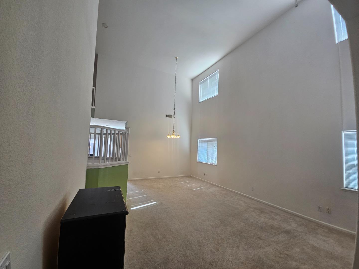 Detail Gallery Image 6 of 36 For 1700 St Charlotte Ln, Modesto,  CA 95358 - 4 Beds | 2/1 Baths