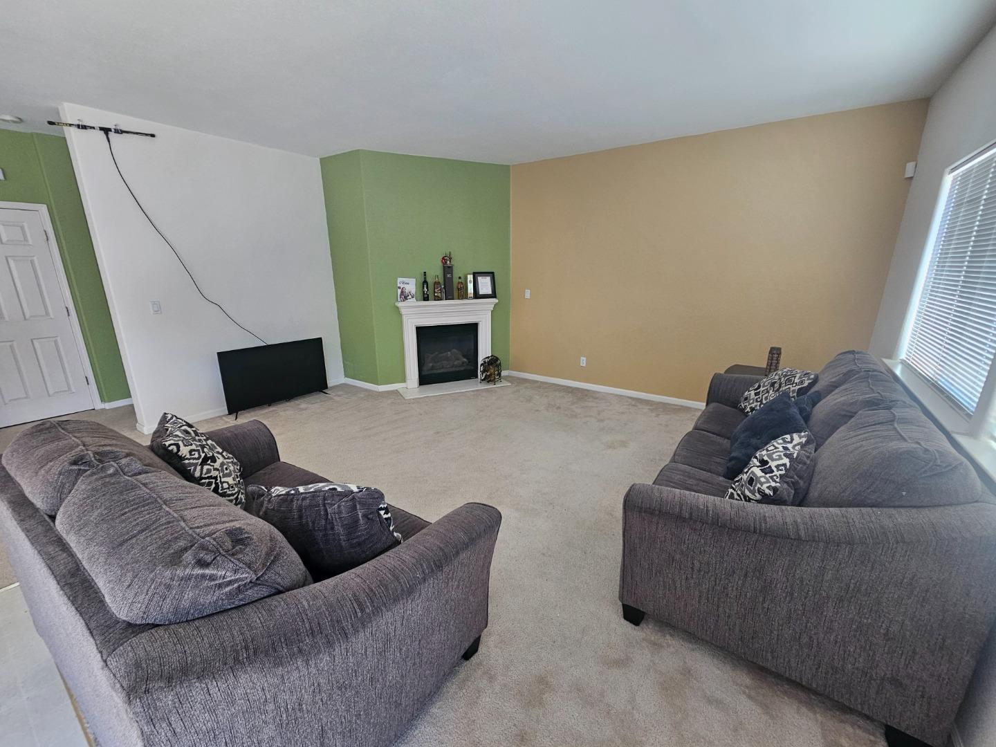 Detail Gallery Image 9 of 36 For 1700 St Charlotte Ln, Modesto,  CA 95358 - 4 Beds | 2/1 Baths