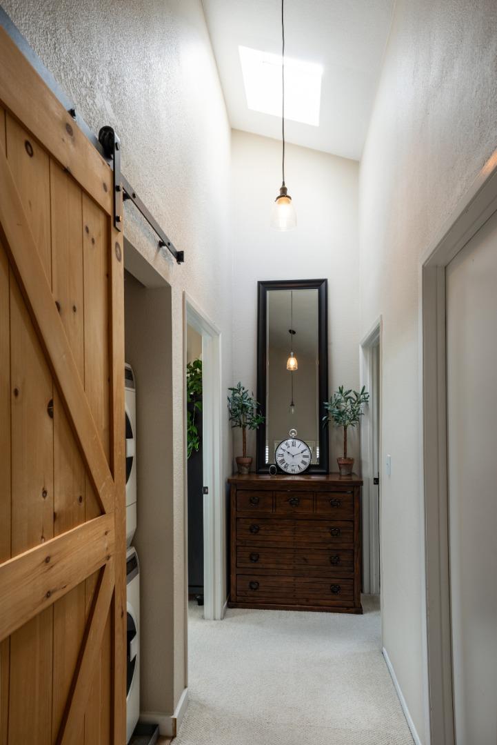 Detail Gallery Image 15 of 26 For 269 Bush St #C,  Mountain View,  CA 94041 - 3 Beds | 2/1 Baths