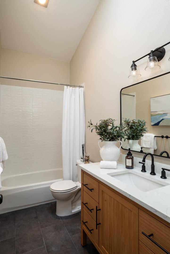 Detail Gallery Image 18 of 26 For 269 Bush St #C,  Mountain View,  CA 94041 - 3 Beds | 2/1 Baths