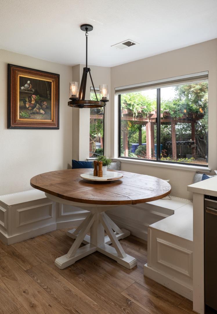 Detail Gallery Image 6 of 26 For 269 Bush St #C,  Mountain View,  CA 94041 - 3 Beds | 2/1 Baths