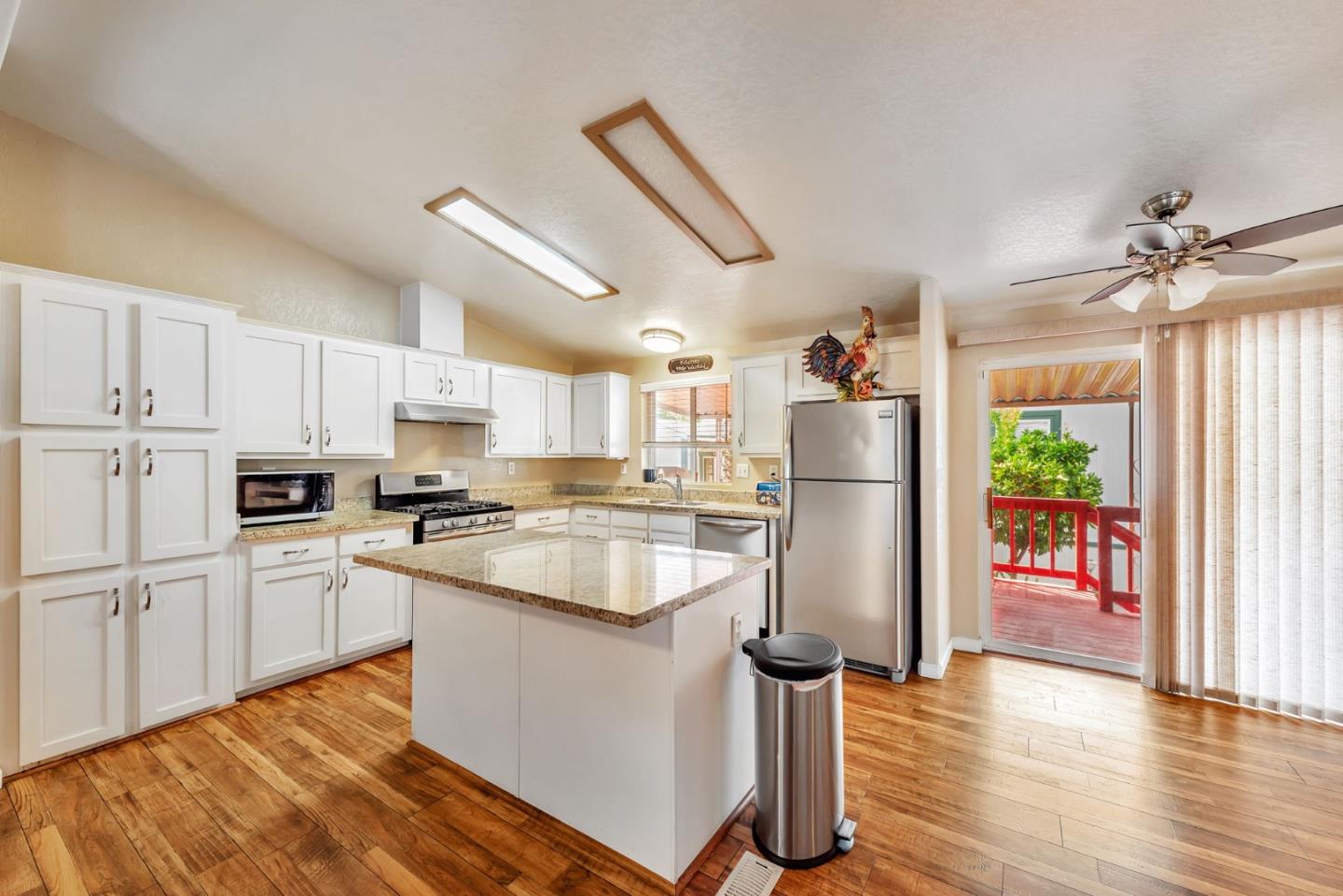 Detail Gallery Image 13 of 41 For 195 Blossom Hill Rd #118,  San Jose,  CA 95123 - 3 Beds | 2 Baths